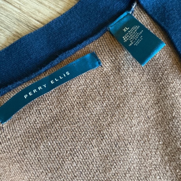 Perry Ellis Mens Cardigan Sweater Navy Blue & tan size XL. Academia preppy basic - Picture 2 of 4